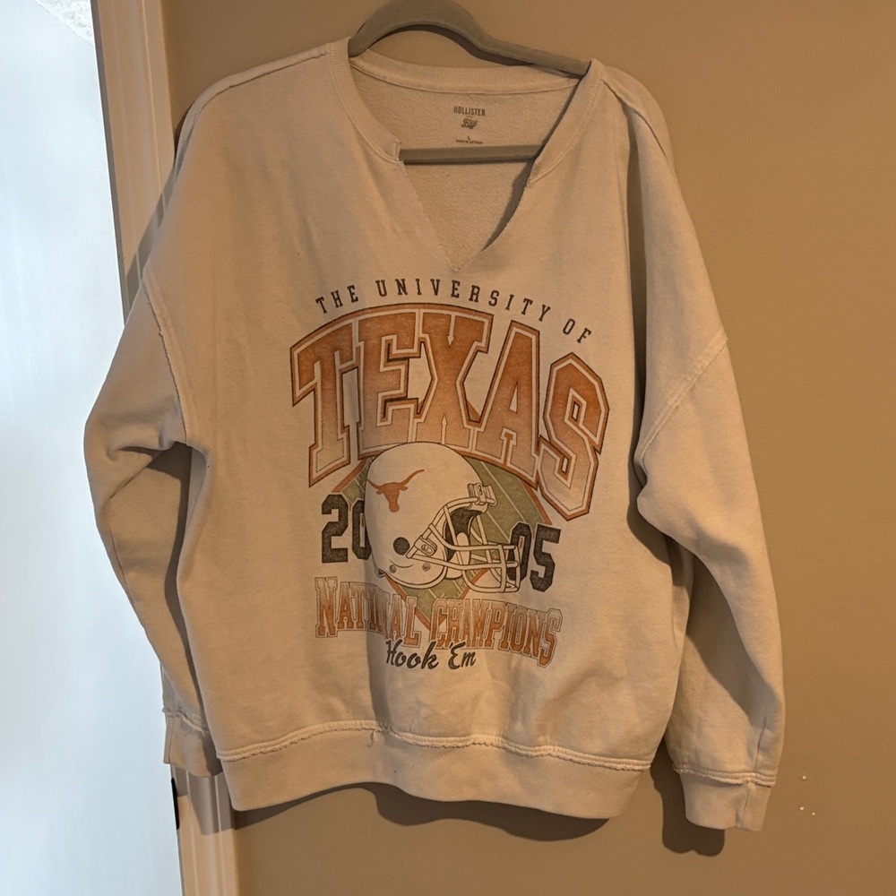 Hollister Cream Crew Neck Sweater